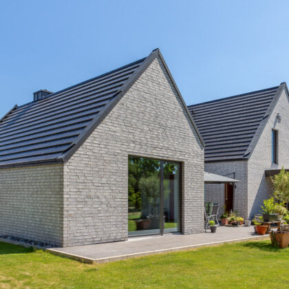 Klinkerhaus mit Flachziegel in edelnero, außergewöhnliche Hausform