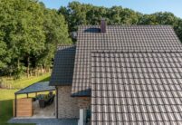 Reform tiles on an imposing clinker brick house