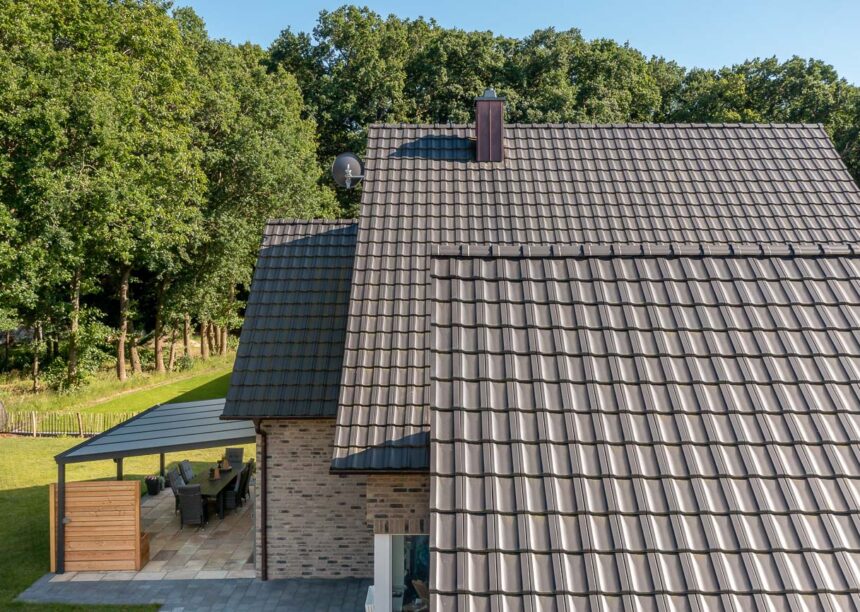 Reform tiles on an imposing clinker brick house