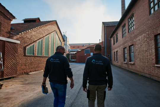 Kontakt til solceller og solcelletagsten