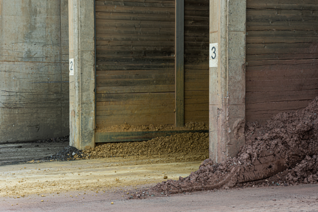 We use clay from various regional pits for our high-quality roof tiles.
